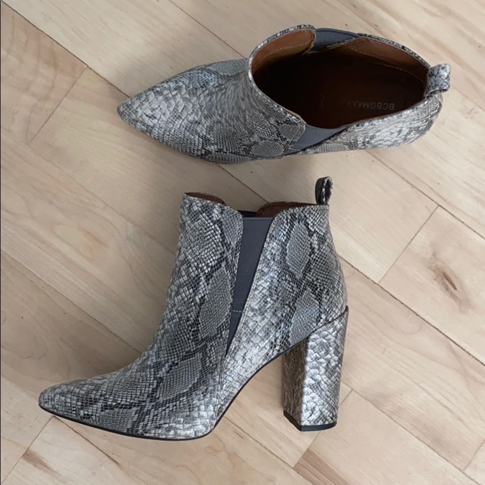 BCBGMaxazria ankle snake print boots size 8